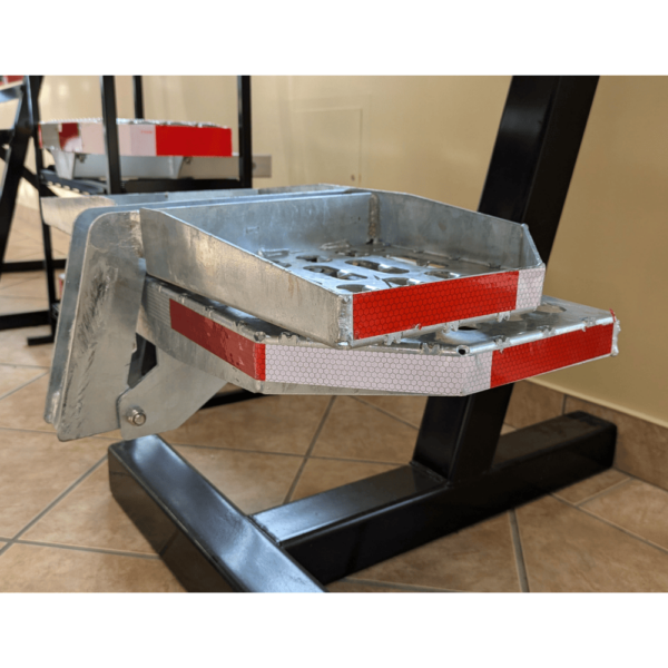 Marches repliable de 24" pour attache-remorque 2" - Atelier Soudex